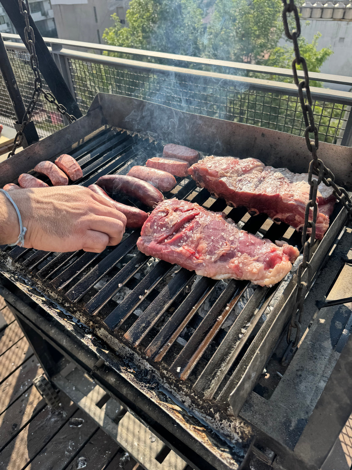 Vacío, chorizo y morcilla en la parrilla