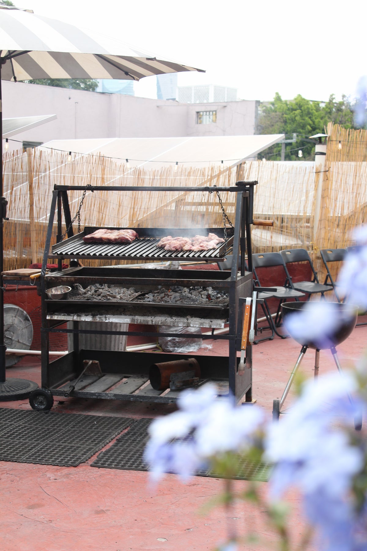 Parrilla argentina en la terraza