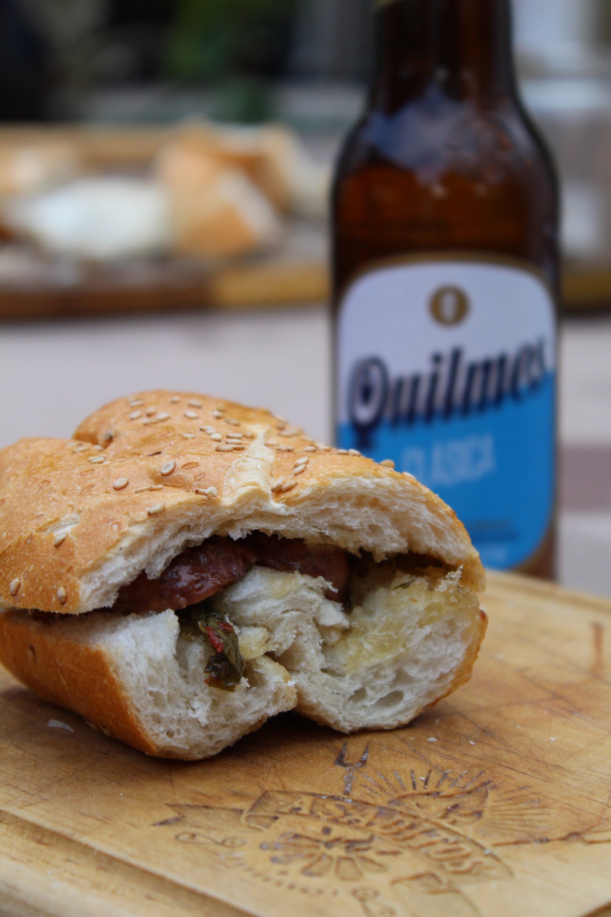 Choripán con cerveza Quilmes